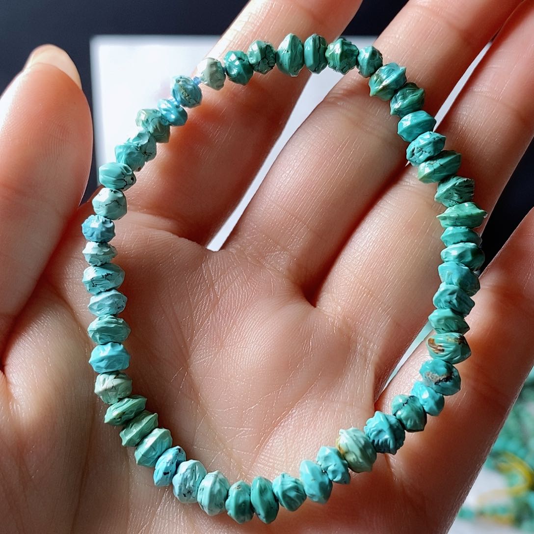 绿松石颈饰未镶嵌