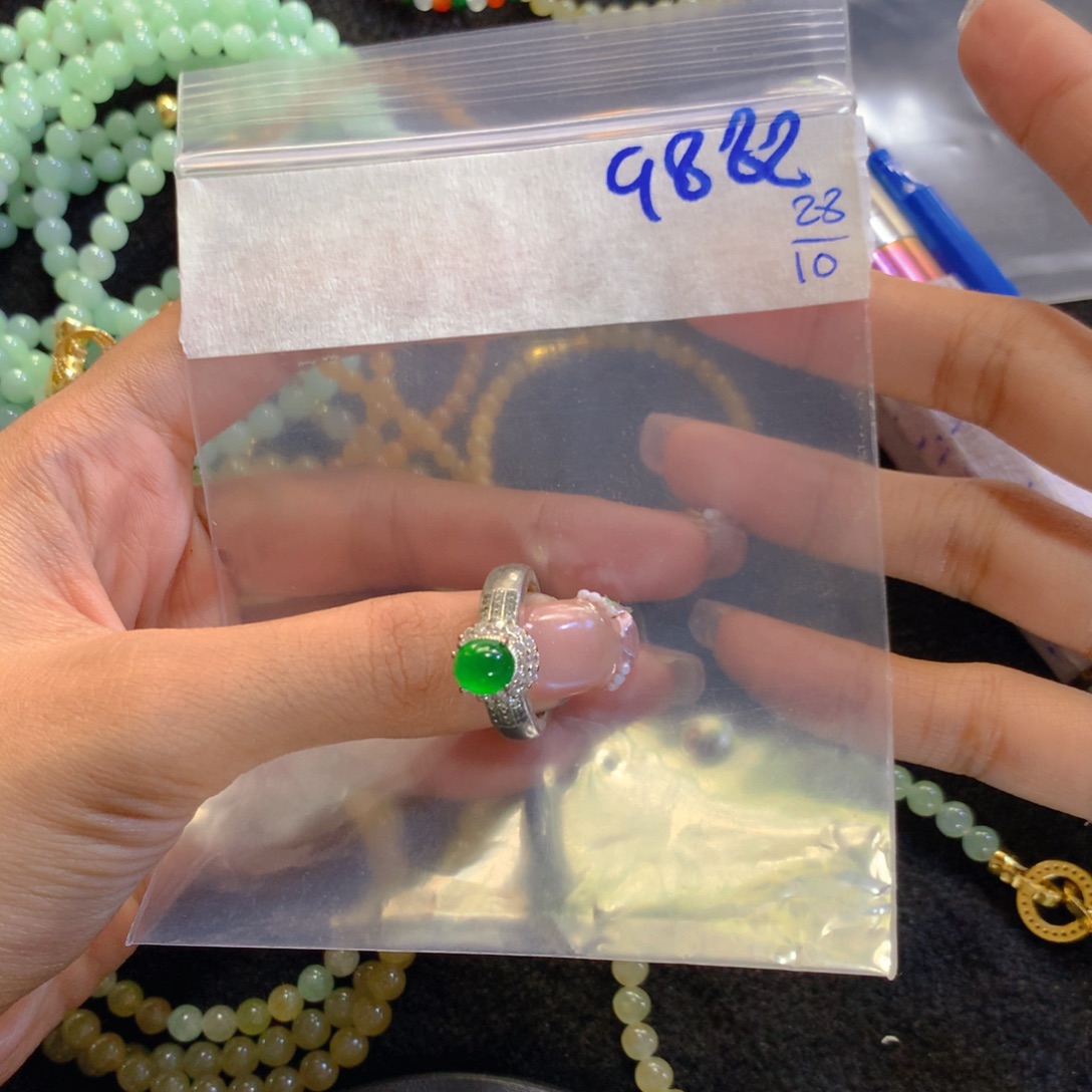 定制翡翠未镶嵌天然缅甸翡翠多样性