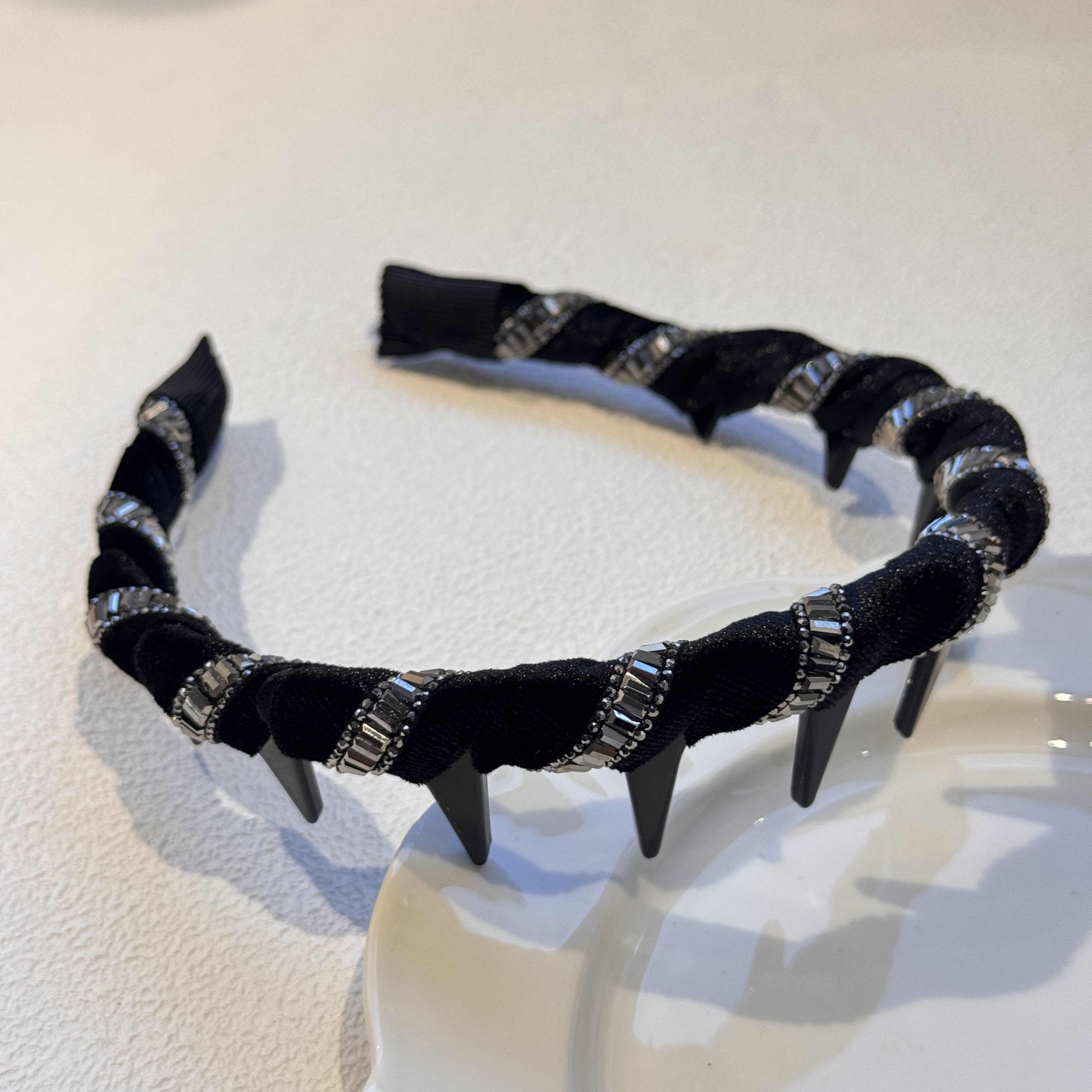 东大门 韩系经典款闪钻缠绕发箍简约百搭轻奢款 3094