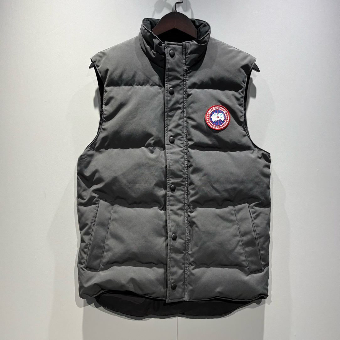 未使用 CANADA GOOSE 红标 Logo单排扣纯色含羽绒马甲/s码/0662