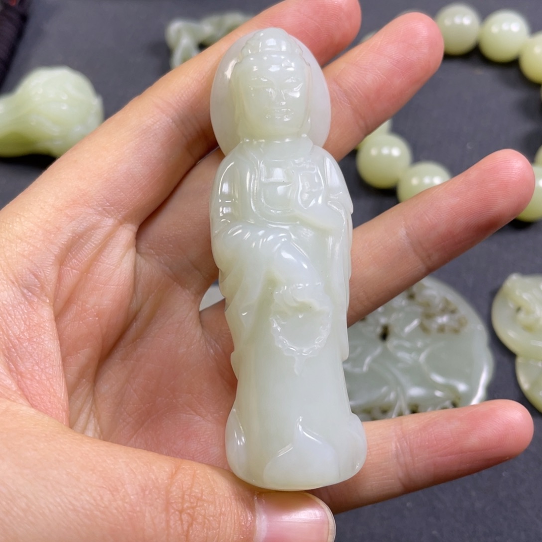 高***翔和田玉未镶嵌颈饰