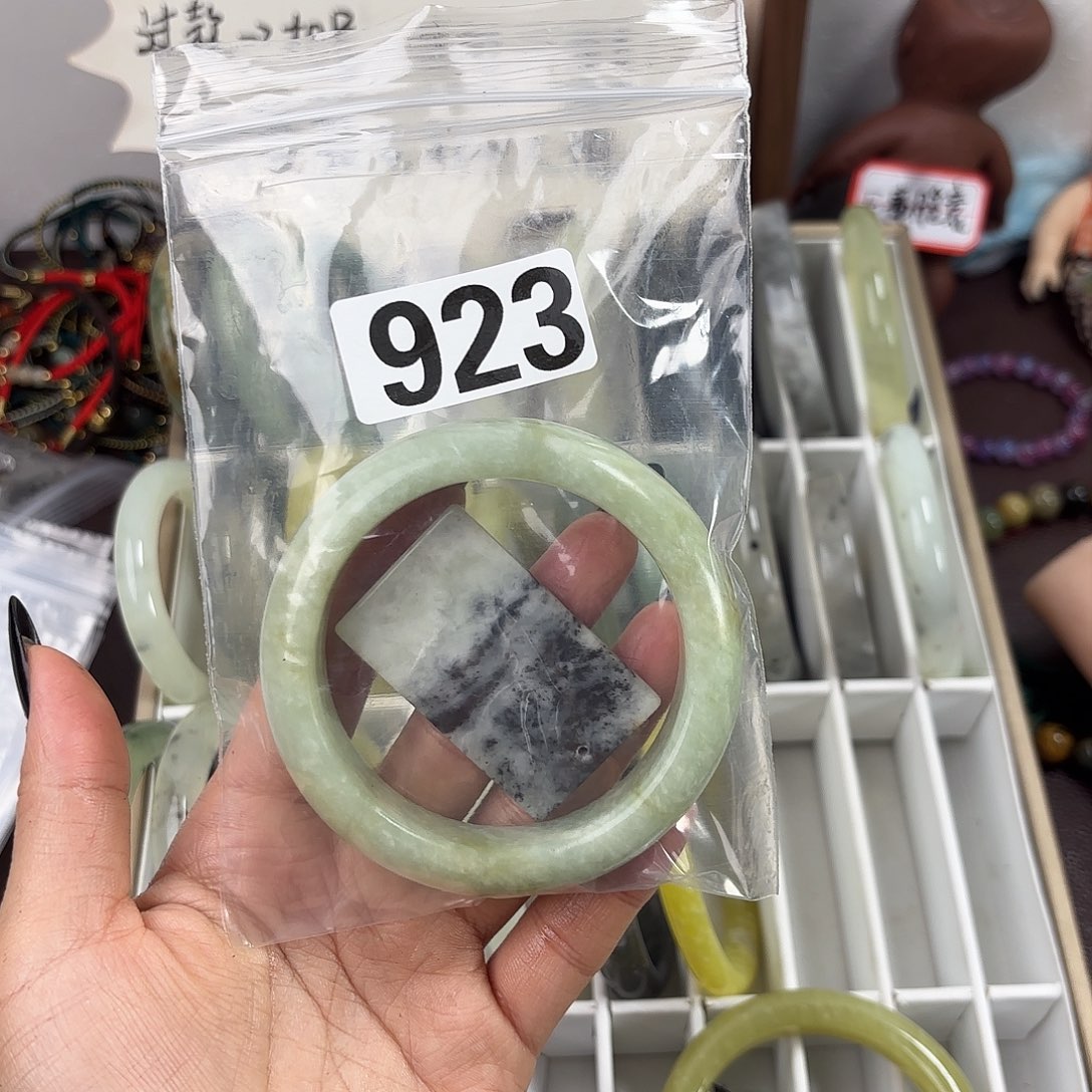 蛇纹石玉手镯未镶嵌A****t