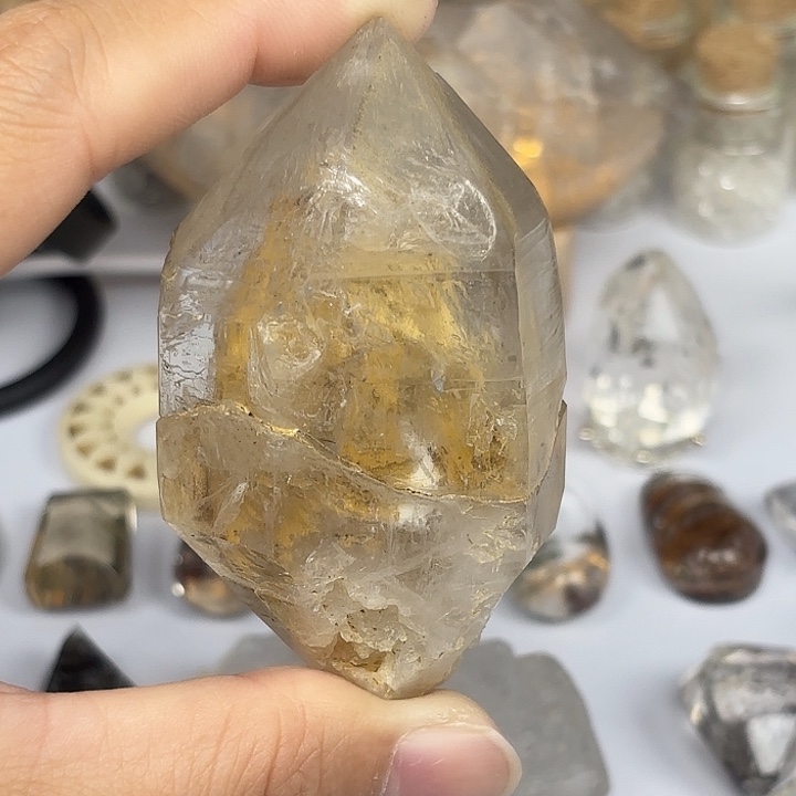 水晶颈饰未镶嵌吃****人黄泥水胆闪灵钻