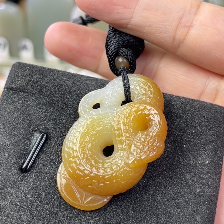 木***忆和田玉未镶嵌颈饰