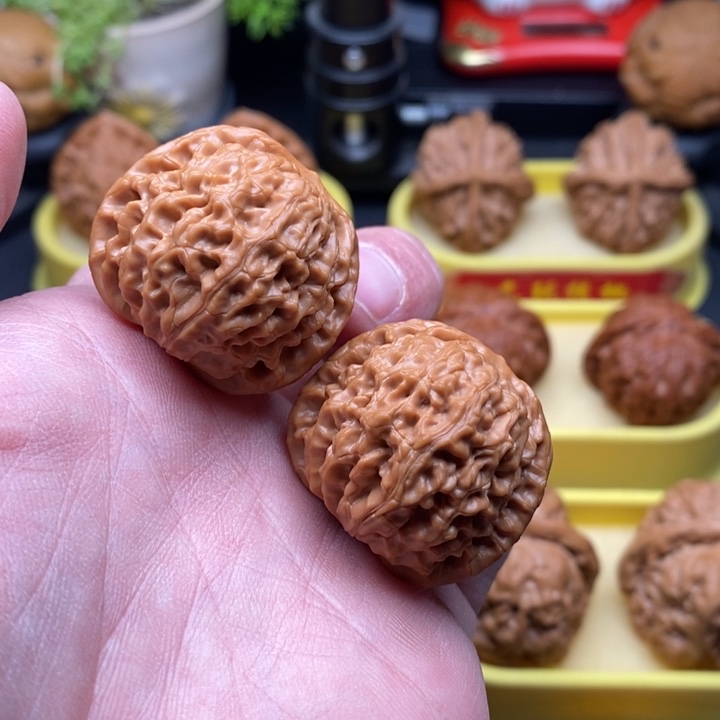 【闪购商品】文玩核桃吊坠龙眼元宝