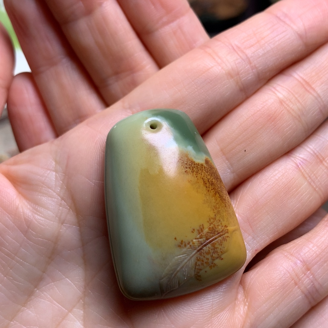 艳***天岫岩河磨玉（透闪石质玉）未镶嵌挂件