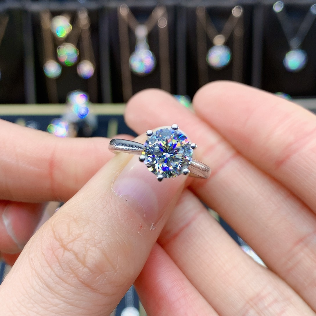 合成碳硅石（莫桑石）戒指/指环18K金镶嵌