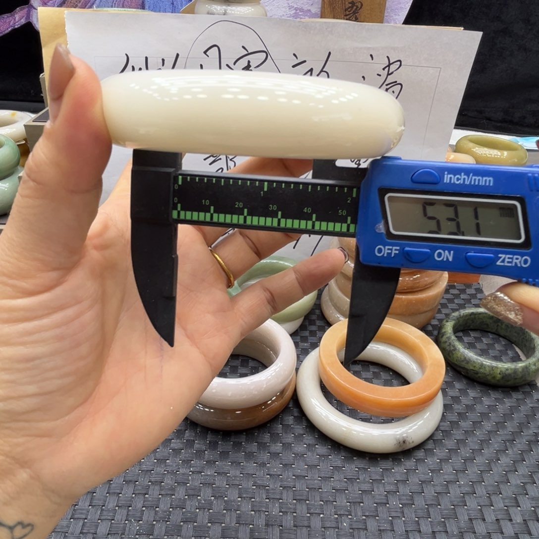 石英质玉未镶嵌手镯