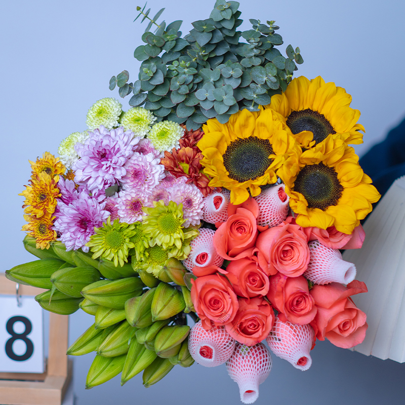 【情人节鲜花】粉玫瑰+百合+小雏菊+向日葵+配草 云南昆明基地直发