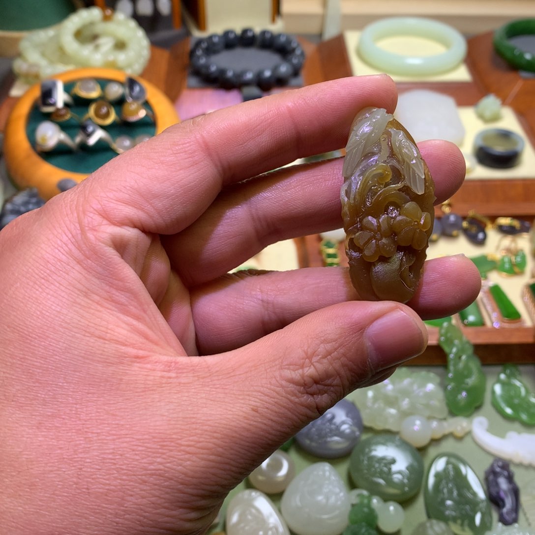 和田玉颈饰未镶嵌定制