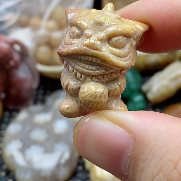 硅化珊瑚（珊瑚玉）颈饰未镶嵌