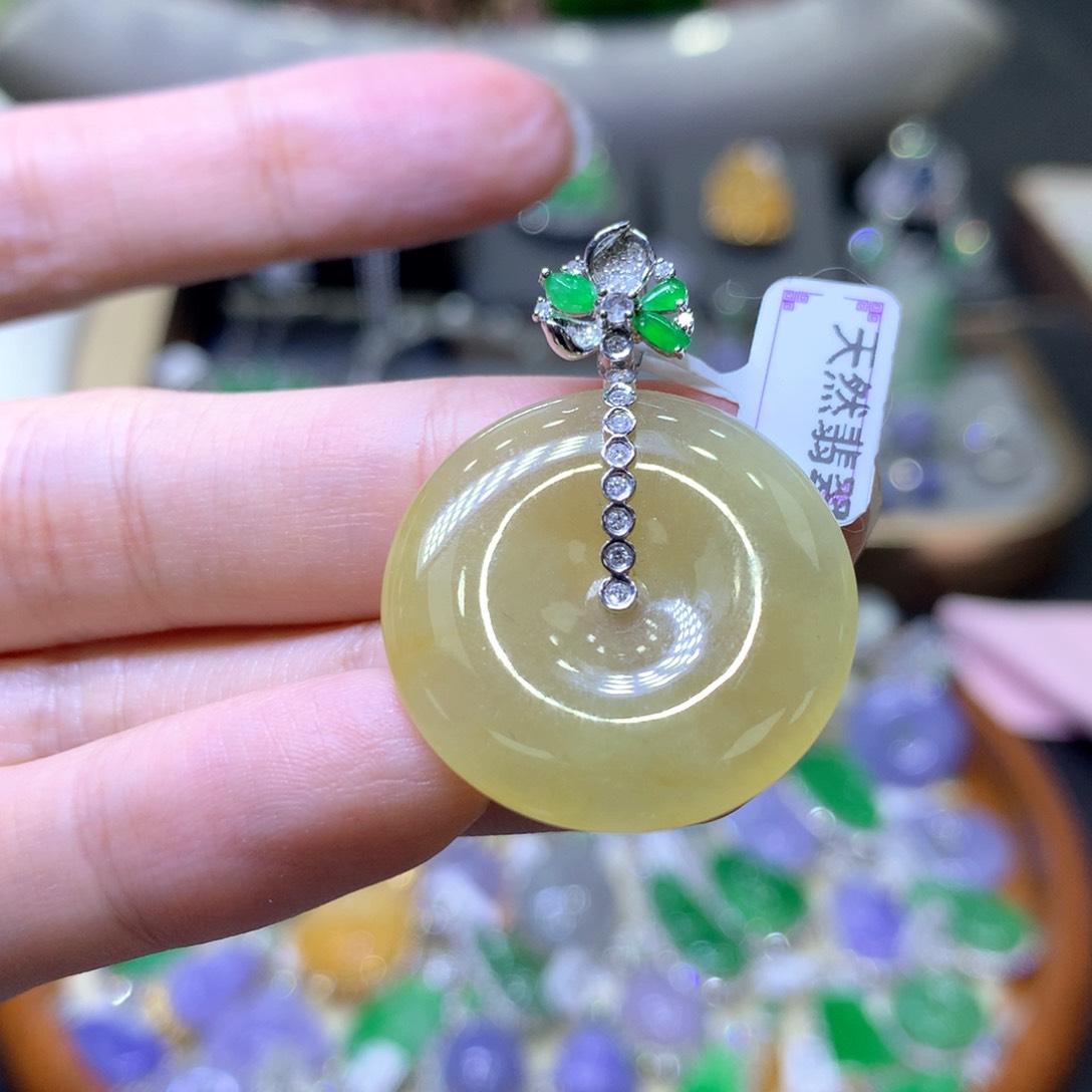 【闪购商品】翡翠颈饰18K金镶嵌翡翠吊坠项链