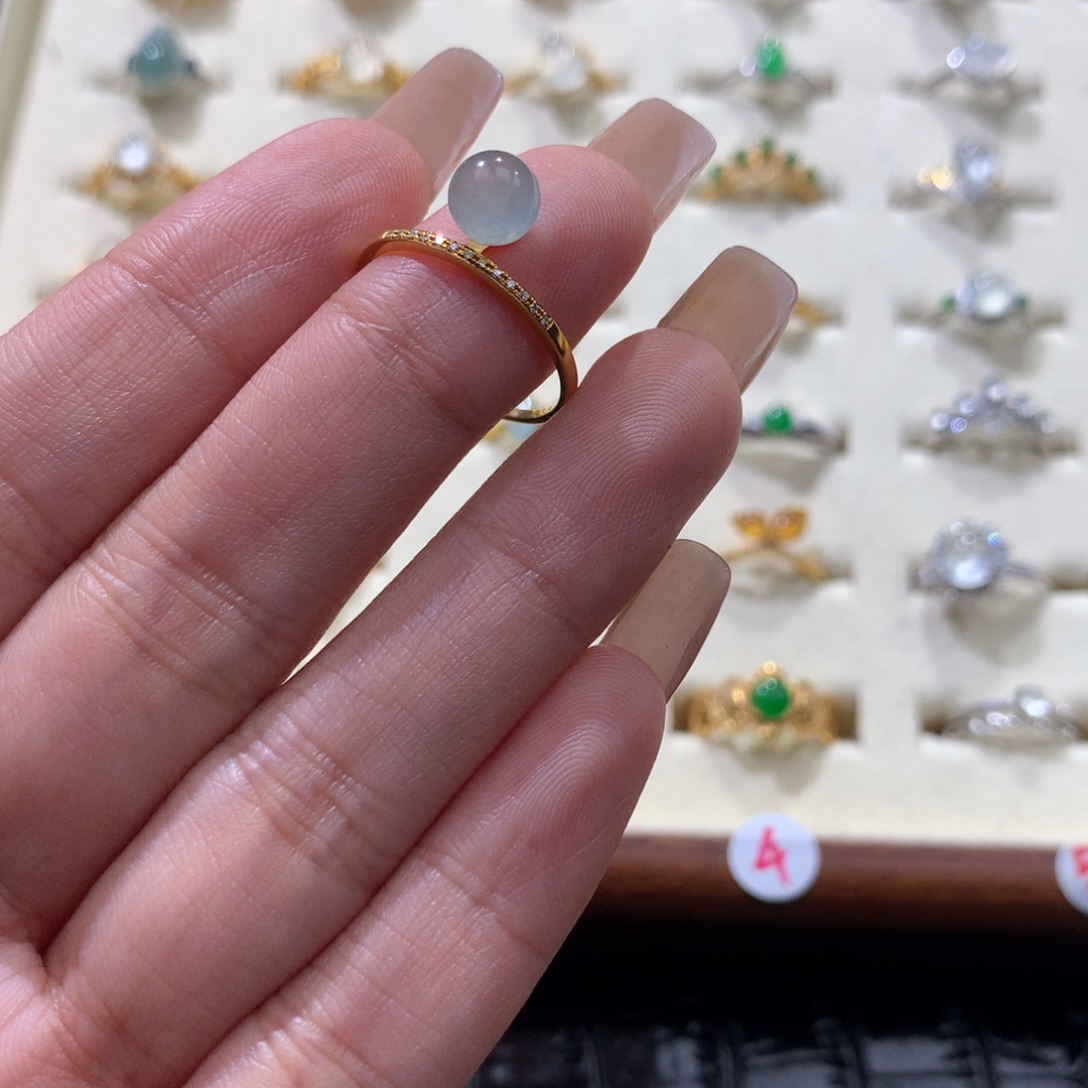 R***L翡翠18K金镶嵌颈饰翡翠