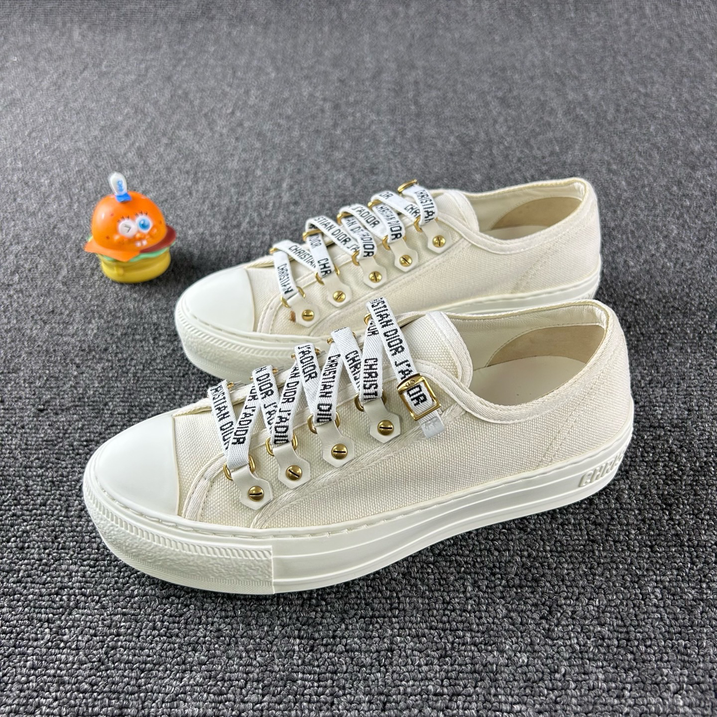 99新 DIOR/迪奥 白色标语板鞋35码 HB5196 