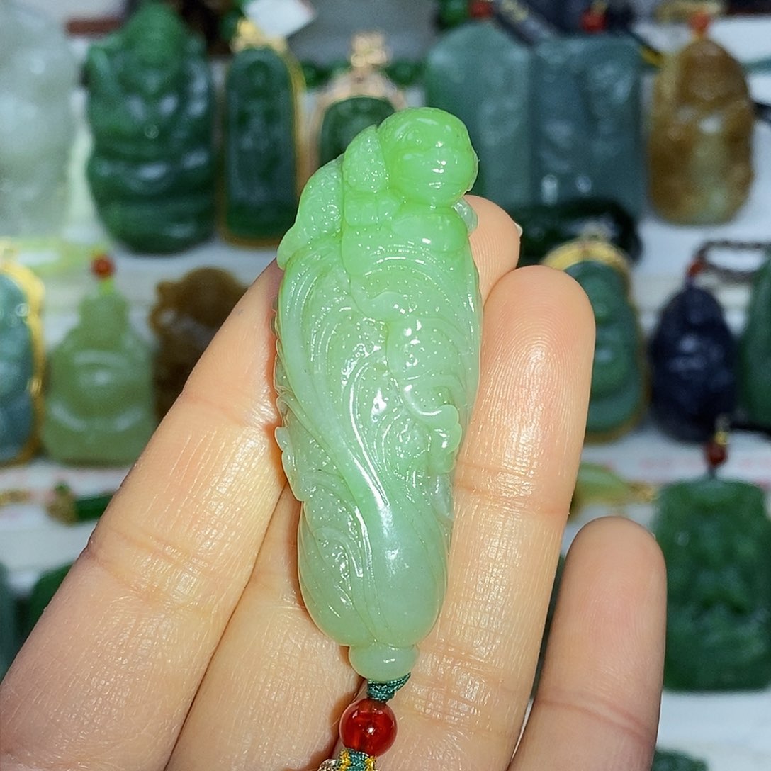 和田玉翠青颈饰未镶嵌