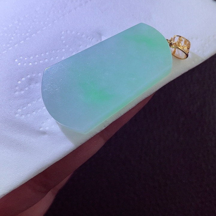 翡翠18K金镶嵌颈饰翡翠