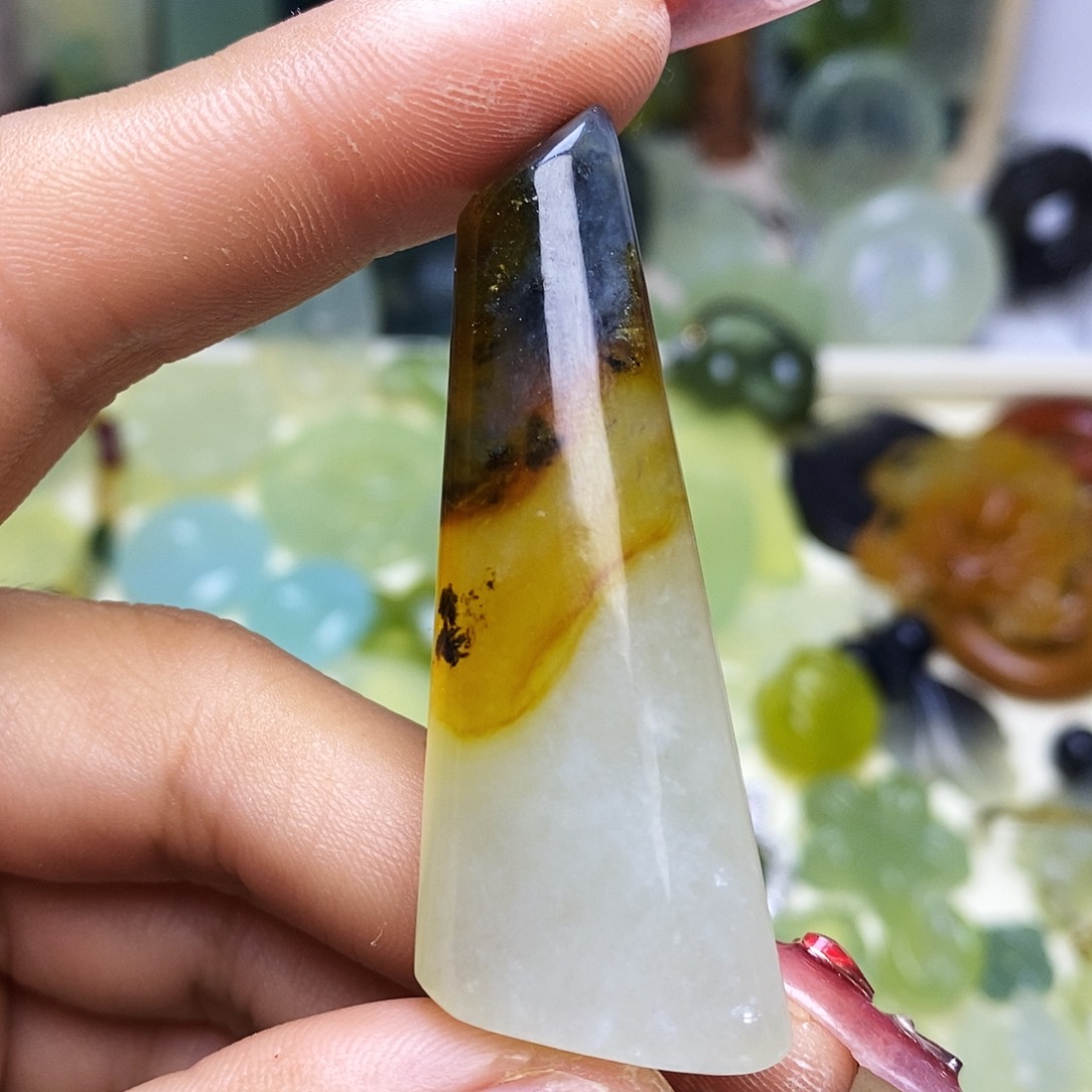 未镶嵌蛇纹石玉颈饰