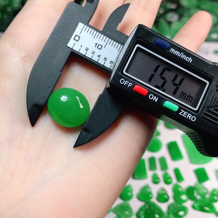 翡翠未镶嵌颈饰15.3*13.9*6.6