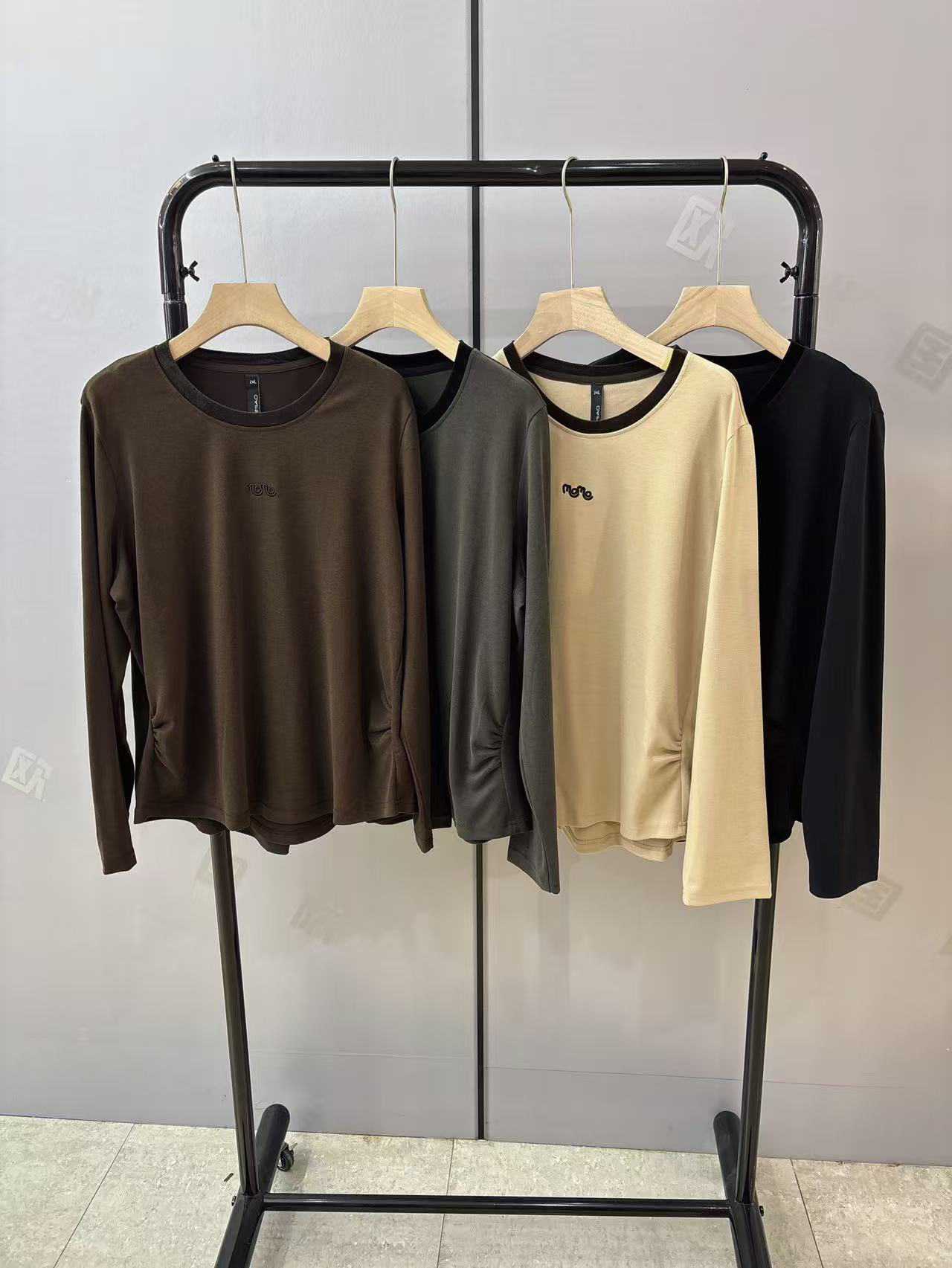 水淼25秋季新款1470-休闲时尚-丝绒领小衫