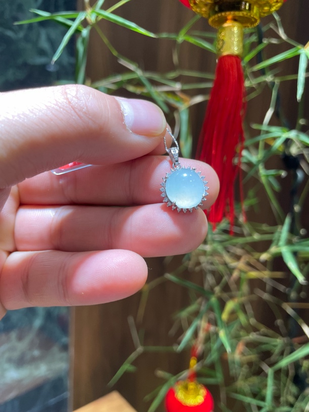 天然翡翠白冰单面吊坠