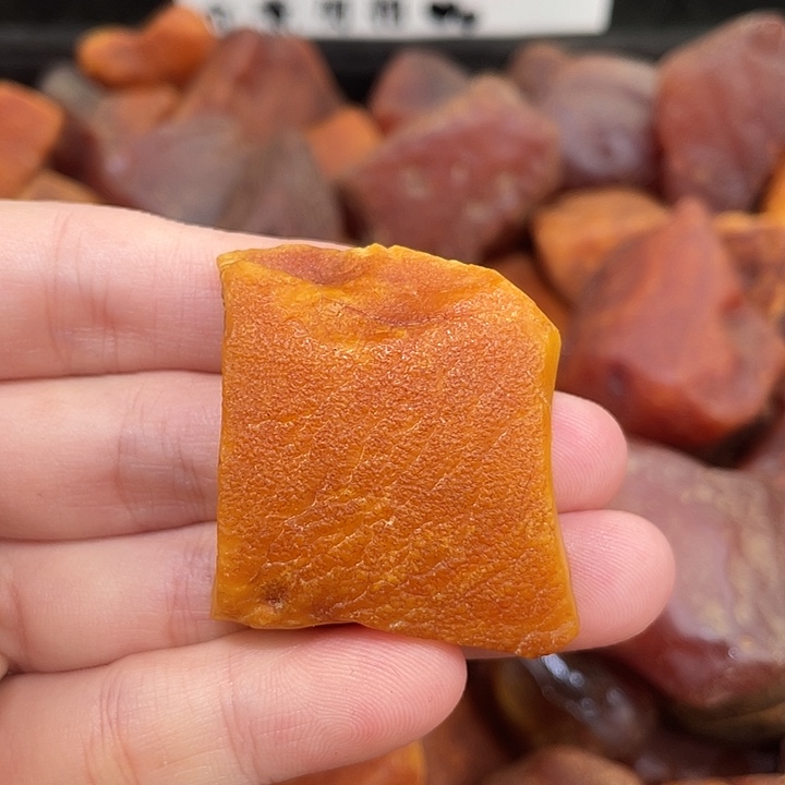 裸石琥珀未镶嵌俄料牌子