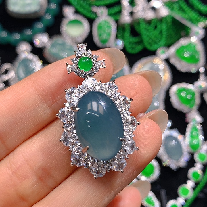 翡翠颈饰未镶嵌翡翠