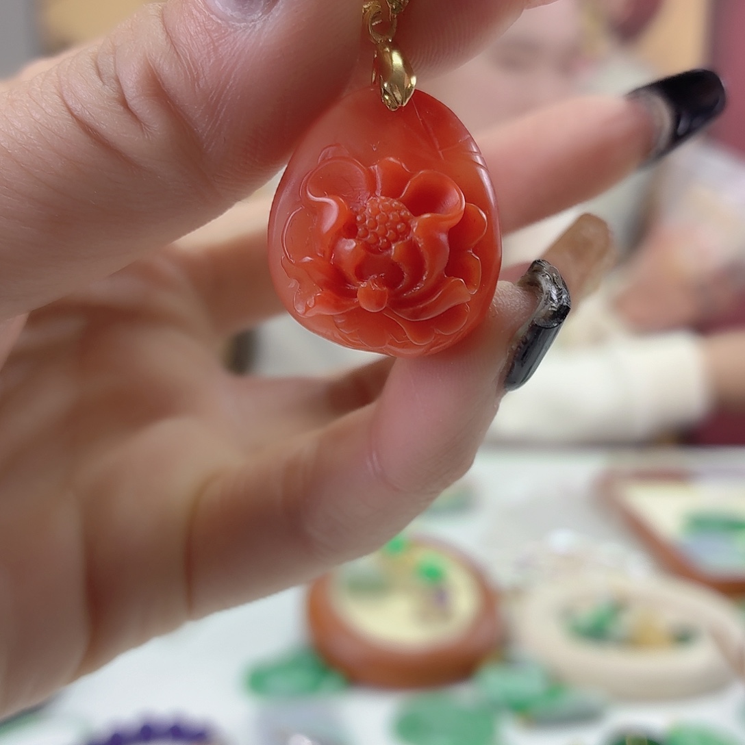 南红玛瑙未镶嵌颈饰吊坠