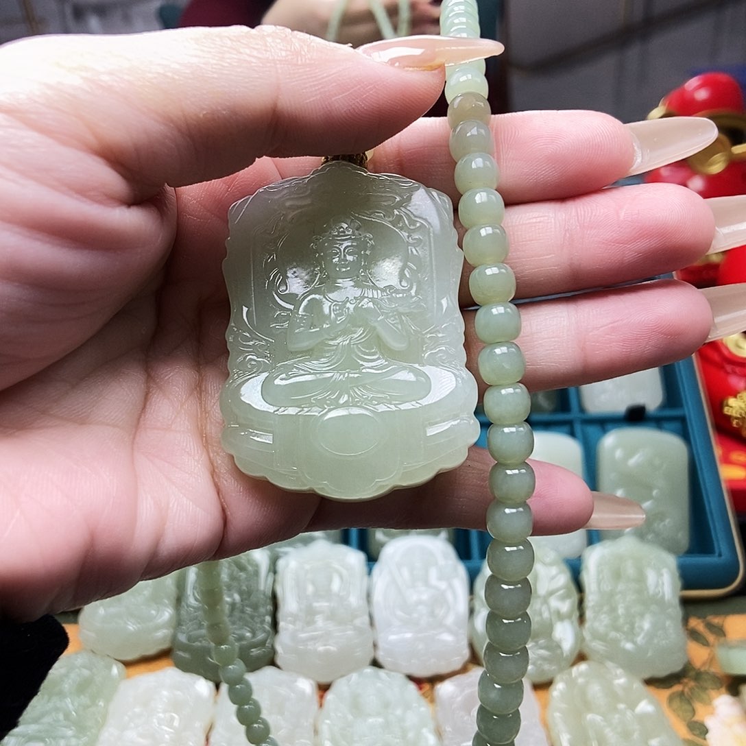 和田玉颈饰未镶嵌不**世