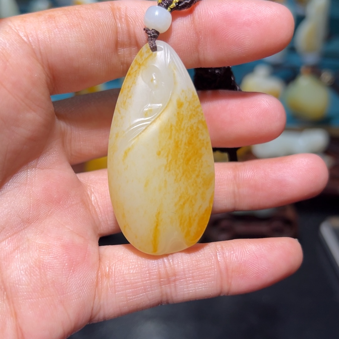 颈饰未镶嵌和田玉（子料）半***手