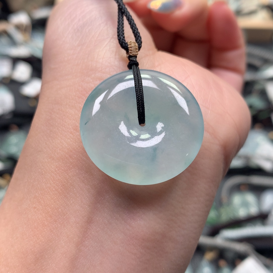 翡翠颈饰未镶嵌扣子