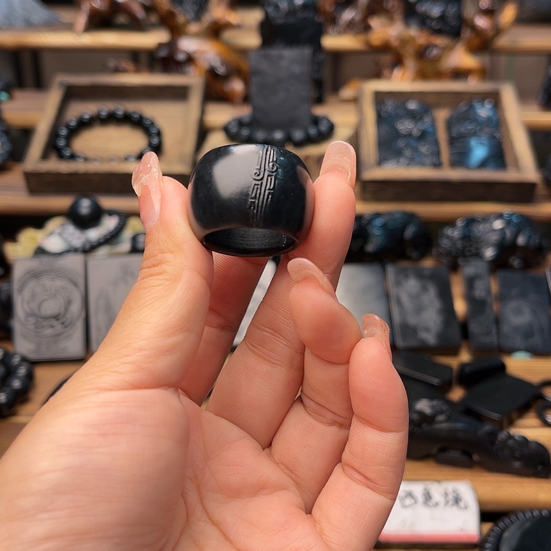 未镶嵌和田玉（墨玉）手链黄****）