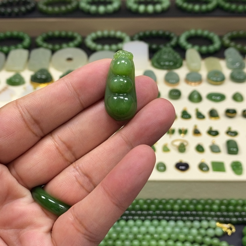 【闪购商品】颈饰未镶嵌和田玉（碧玉）