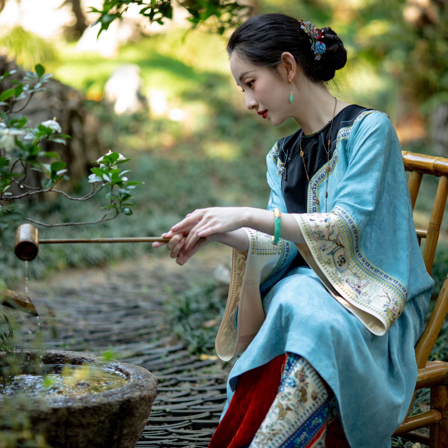 蓝汀月溯丨2025夏季新款丨提花缎如意襟清汉女女袍绣花国风上衣女