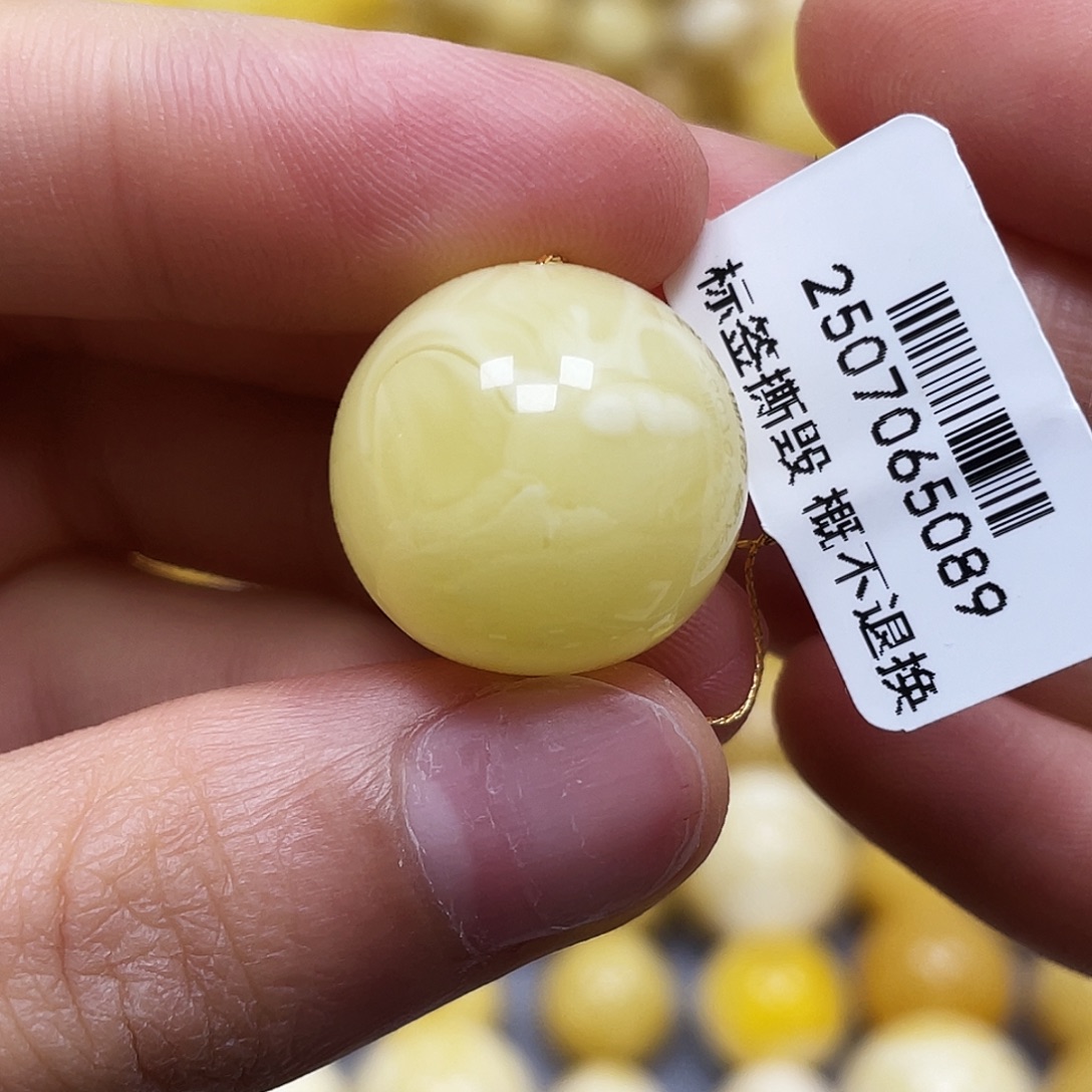 蜜蜡未镶嵌裸石18.6mm.瑕