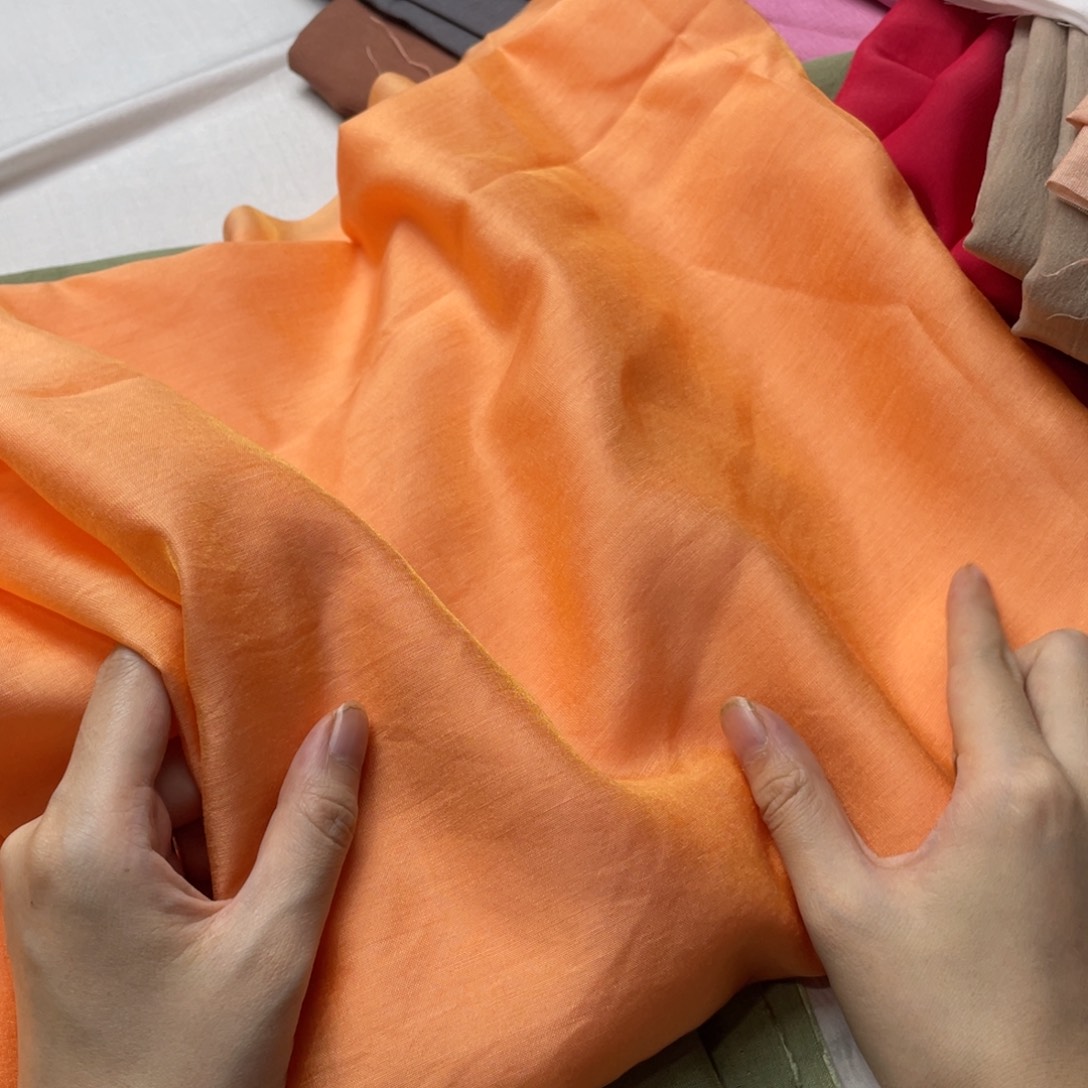 混纺橘色人鱼姬1米。  