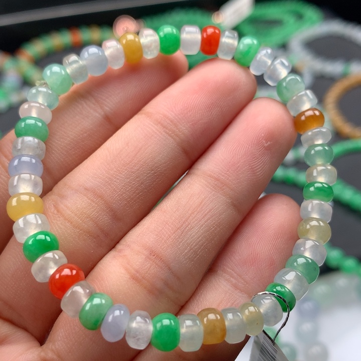 翡翠手镯未镶嵌卡