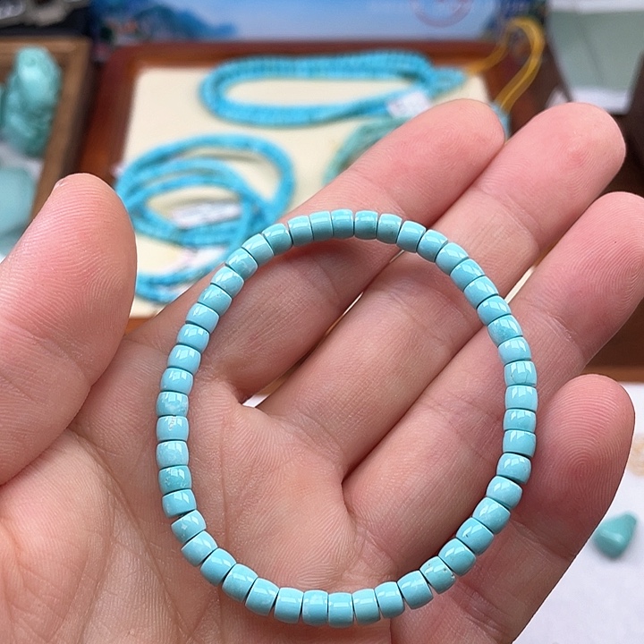 绿松石颈饰未镶嵌