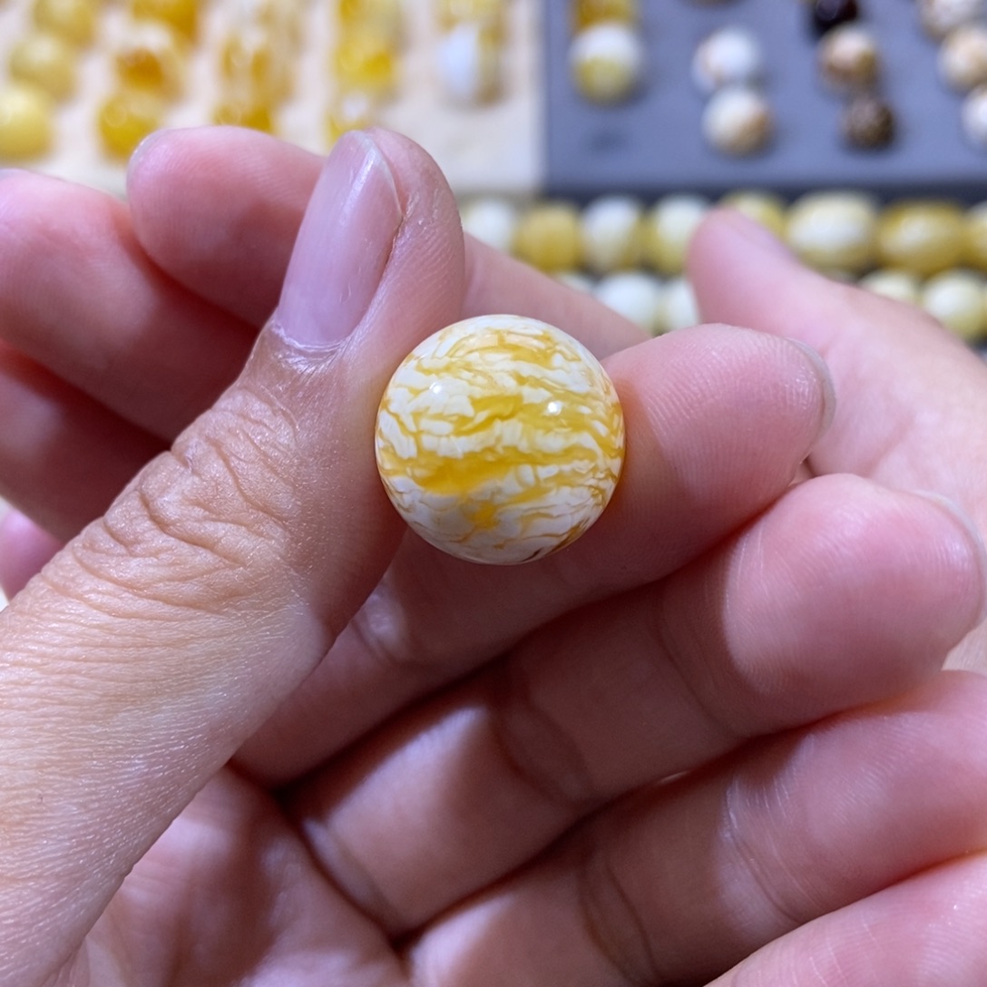 琥珀珠宝奇石未镶嵌大**必