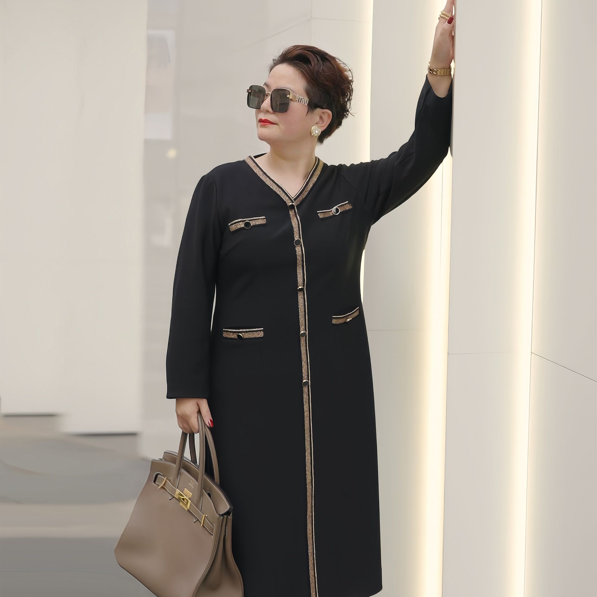 向红同学2025早秋女装小香风法式高级V领女士气质长袖连衣裙0081