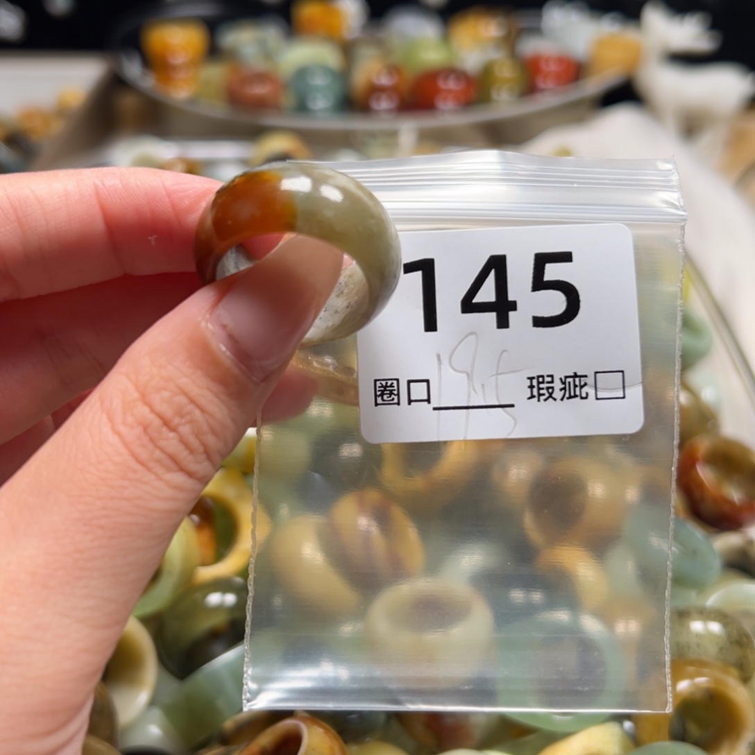 胖***姐蛇纹石玉未镶嵌戒指