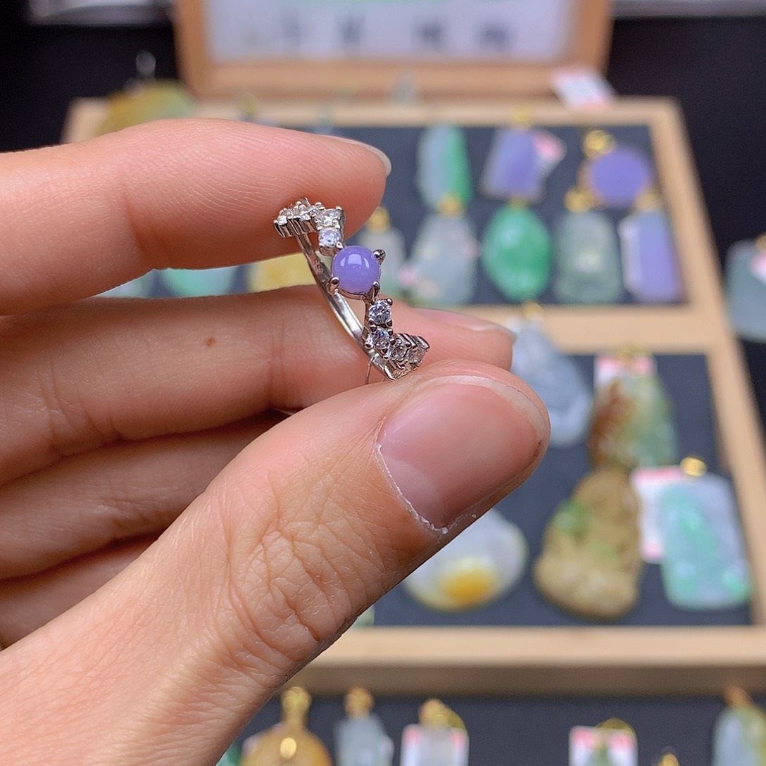 翡翠颈饰未镶嵌翡翠