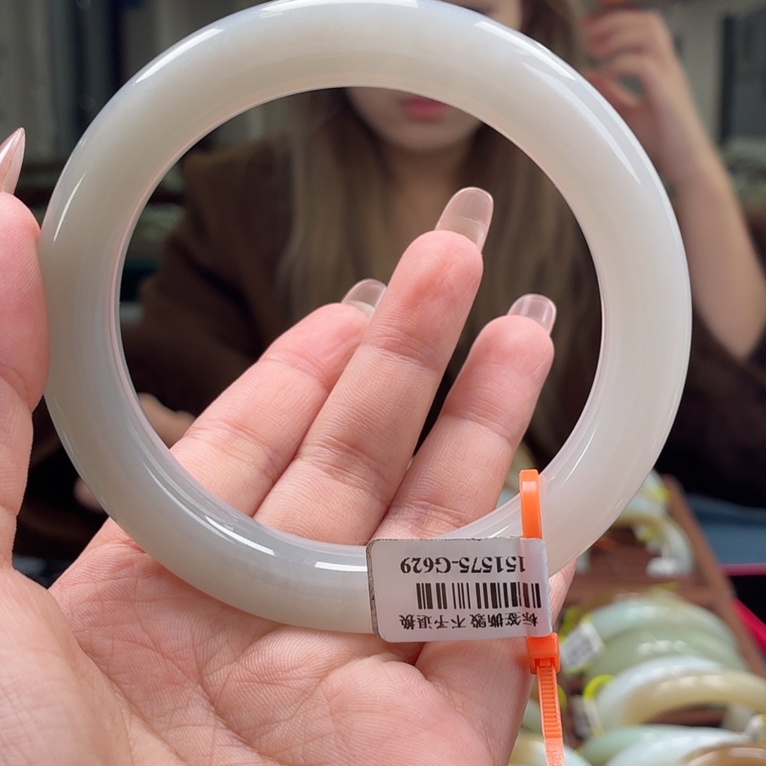 包***妈和田玉未镶嵌手镯65