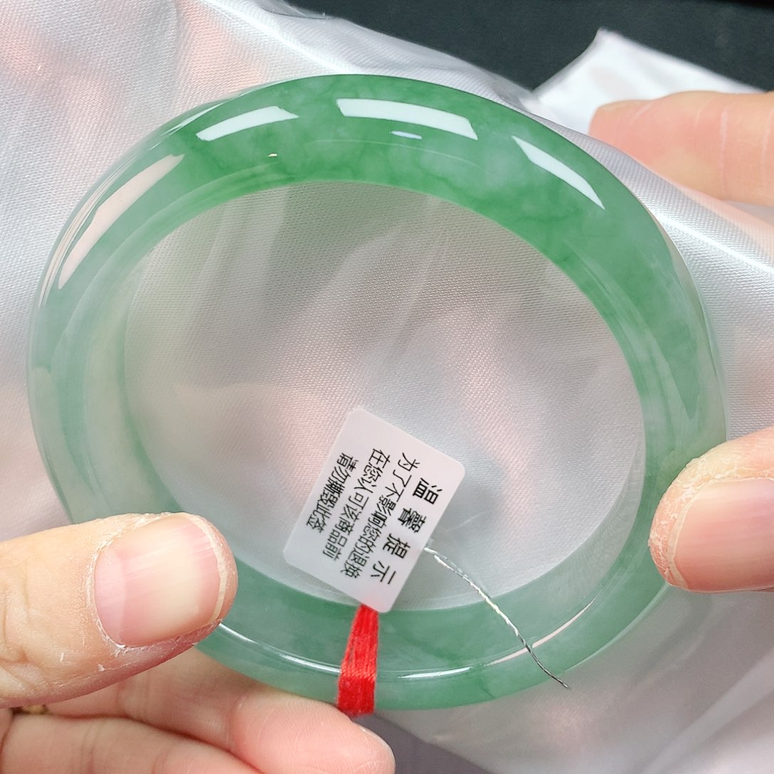 翡翠手镯未镶嵌59圈