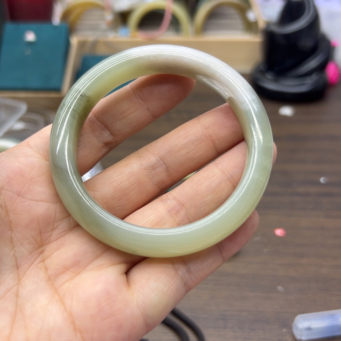 和田玉未镶嵌手镯58.1圈围972瑕