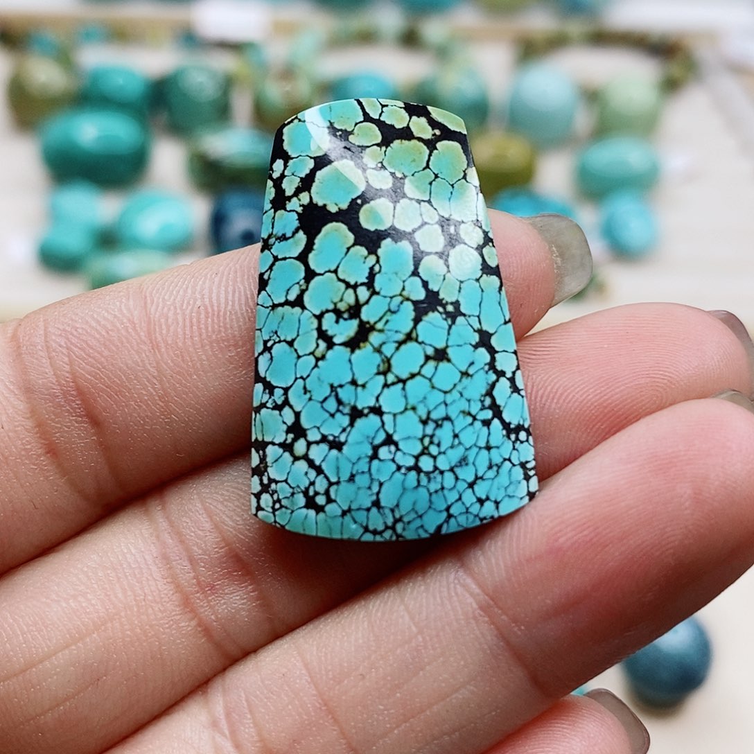 绿松石颈饰未镶嵌