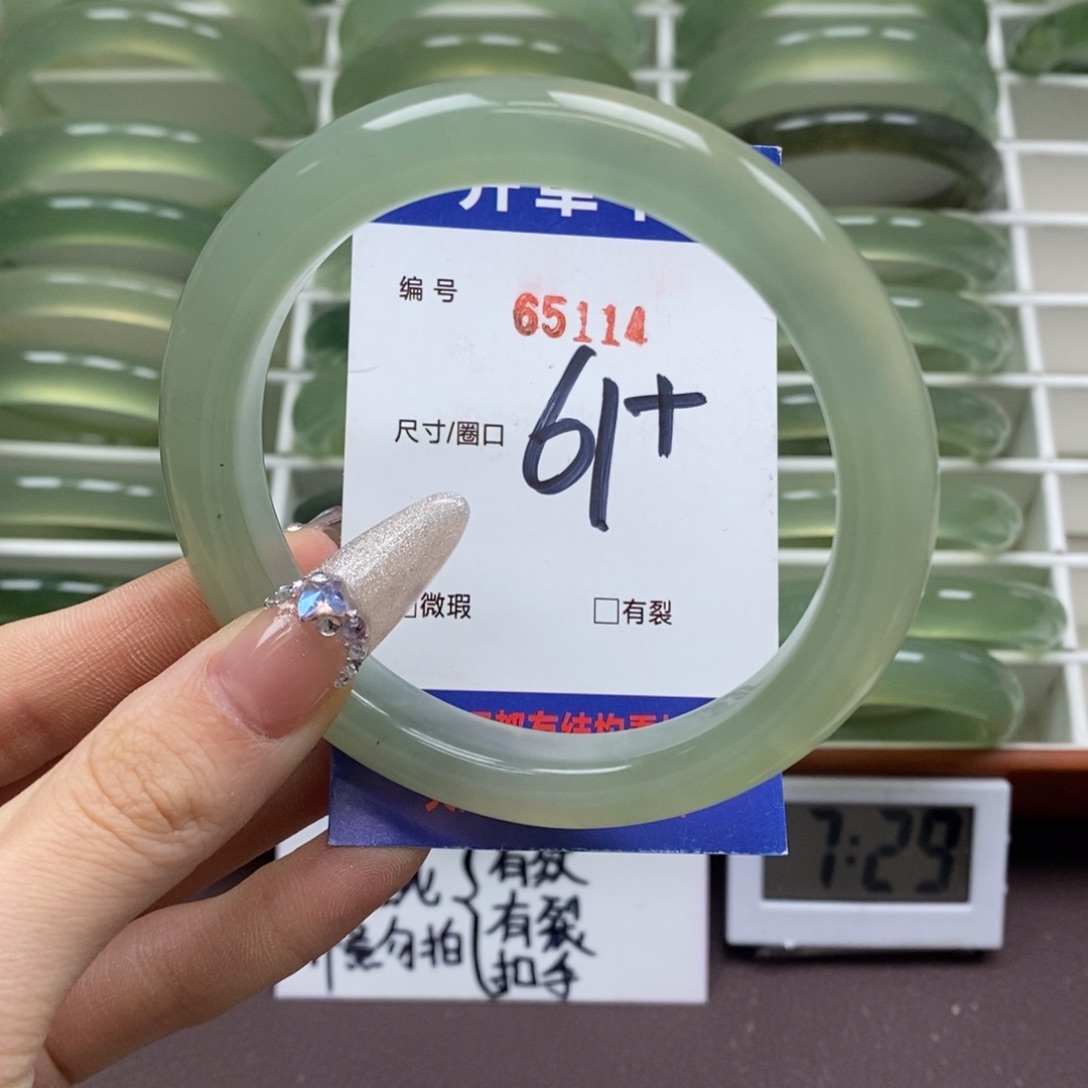 蛇纹石玉手镯未镶嵌