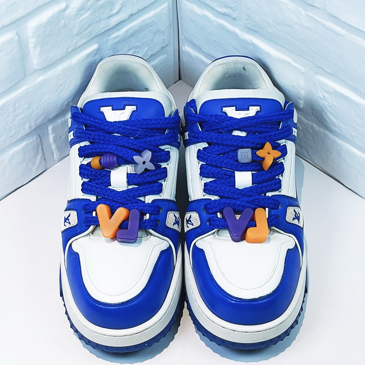 LV 路易威登trainer小胖丁鞋蓝白款 欧码9码43码 95新 A1697