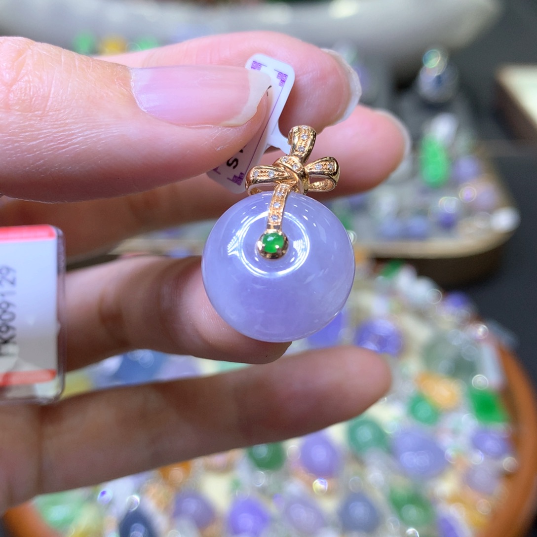 【闪购商品】翡翠颈饰18K金镶嵌翡翠吊坠项链