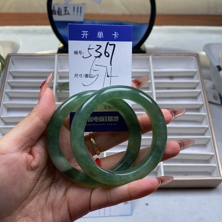 蛇纹石玉手镯未镶嵌
