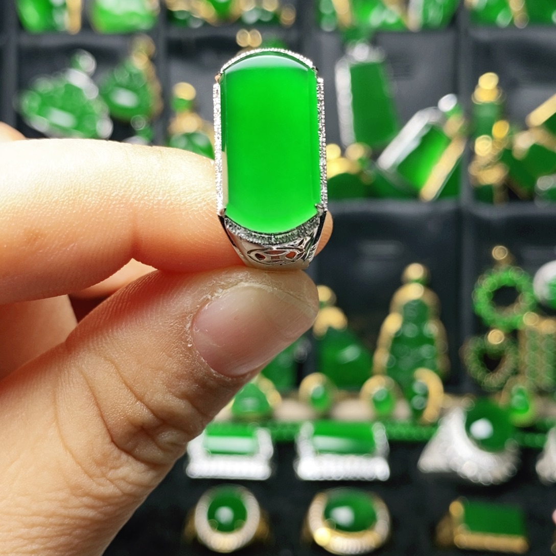 翡翠18K金镶嵌挂件